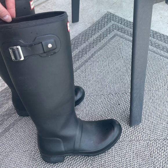 US 6 tall Hunter rain boots - Picture 2 of 6